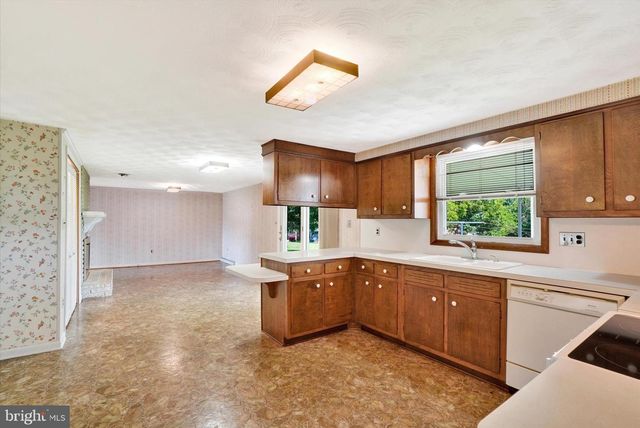 841 SUNLIGHT DR, York, PA 17402