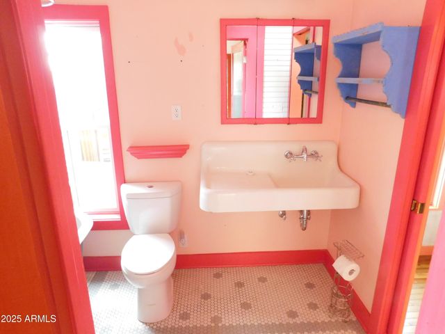 21 TEMBY Avenue, Bisbee, AZ 85603