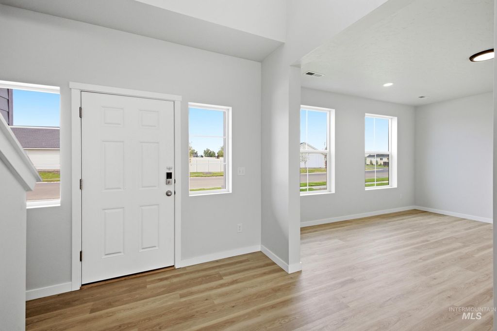 13276 Scrape St, Caldwell, ID 83607 photo 2