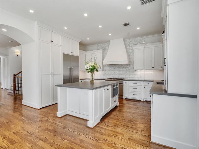 1111 Rosine Street, Houston, TX 77019