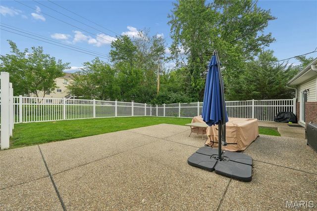 8 Sunnybrae Court, Ballwin, MO 63011