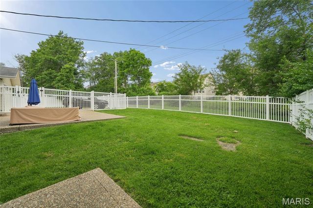 8 Sunnybrae Court, Ballwin, MO 63011