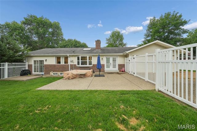 8 Sunnybrae Court, Ballwin, MO 63011