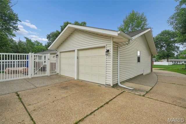 8 Sunnybrae Court, Ballwin, MO 63011