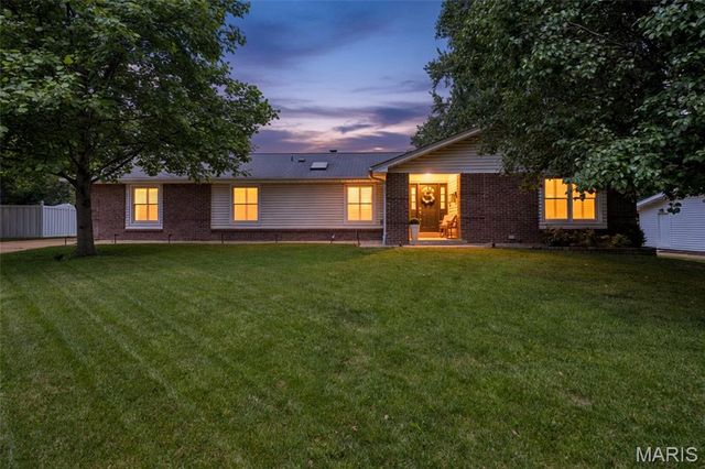8 Sunnybrae Court, Ballwin, MO 63011