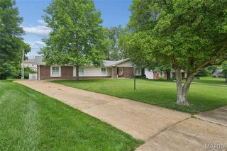 8 Sunnybrae Court, Ballwin, MO 63011