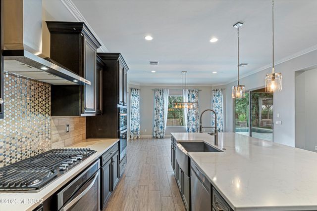 2447 N Wychwood Court, Tucson, AZ 85749