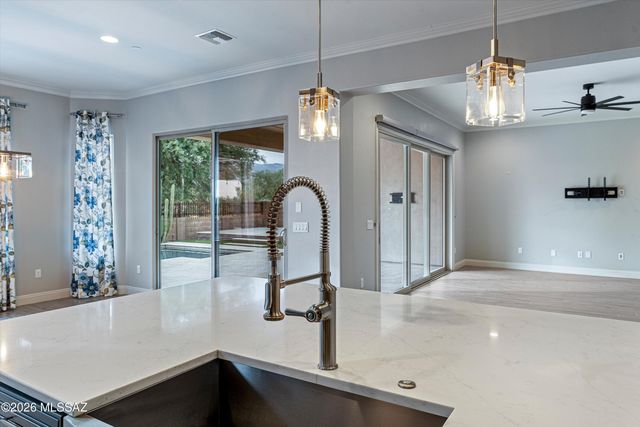 2447 N Wychwood Court, Tucson, AZ 85749
