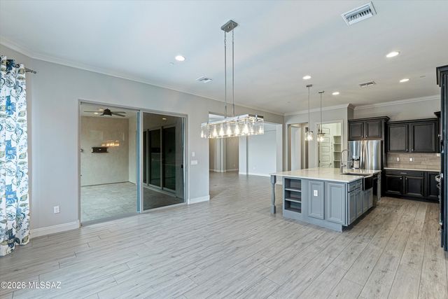2447 N Wychwood Court, Tucson, AZ 85749