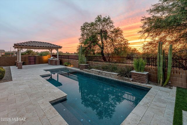 2447 N Wychwood Court, Tucson, AZ 85749