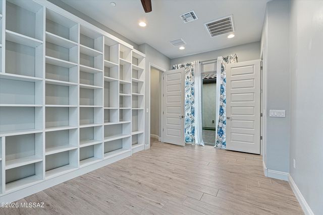2447 N Wychwood Court, Tucson, AZ 85749