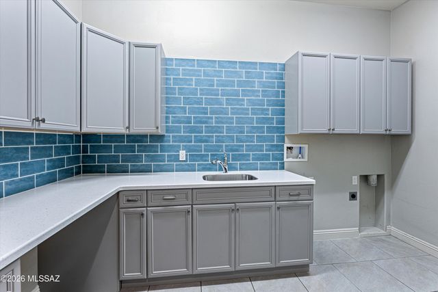 2447 N Wychwood Court, Tucson, AZ 85749