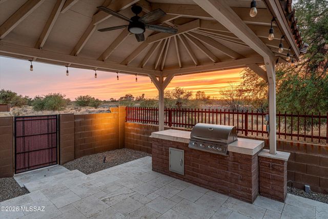 2447 N Wychwood Court, Tucson, AZ 85749