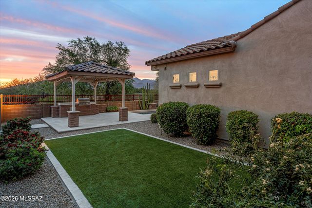 2447 N Wychwood Court, Tucson, AZ 85749
