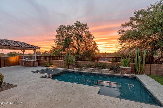 2447 N Wychwood Court, Tucson, AZ 85749