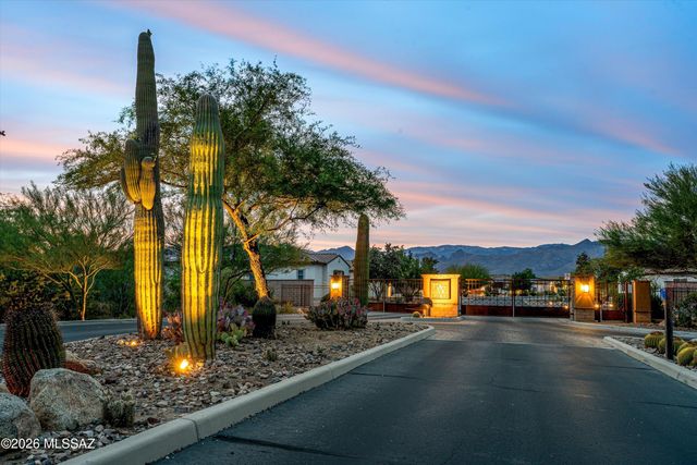 2447 N Wychwood Court, Tucson, AZ 85749
