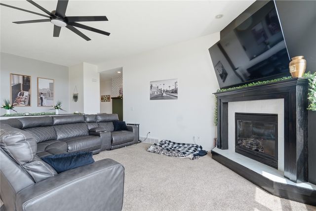 2413 Radcliffe Drive SW, Cedar Rapids, IA 52404