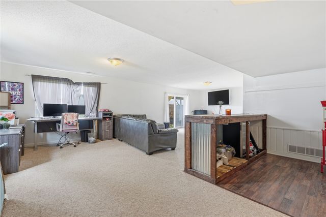 2413 Radcliffe Drive SW, Cedar Rapids, IA 52404