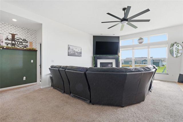 2413 Radcliffe Drive SW, Cedar Rapids, IA 52404