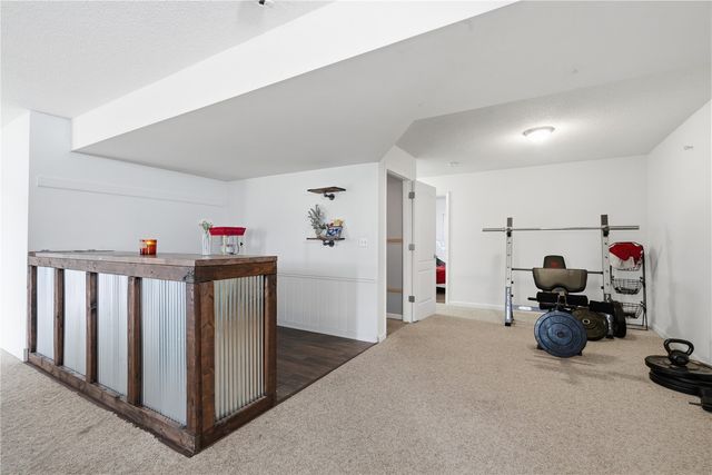 2413 Radcliffe Drive SW, Cedar Rapids, IA 52404