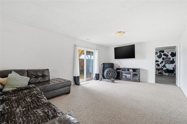 2413 Radcliffe Drive SW, Cedar Rapids, IA 52404