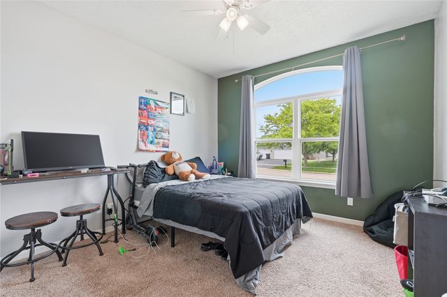 2413 Radcliffe Drive SW, Cedar Rapids, IA 52404