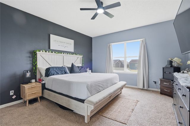 2413 Radcliffe Drive SW, Cedar Rapids, IA 52404