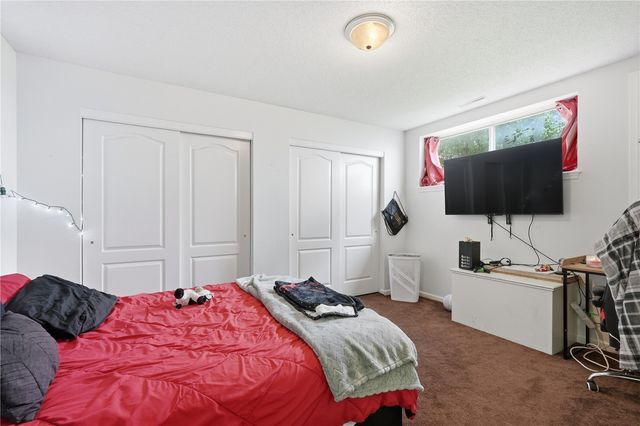 2413 Radcliffe Drive SW, Cedar Rapids, IA 52404