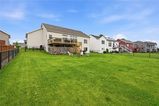 2413 Radcliffe Drive SW, Cedar Rapids, IA 52404