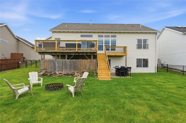 2413 Radcliffe Drive SW, Cedar Rapids, IA 52404