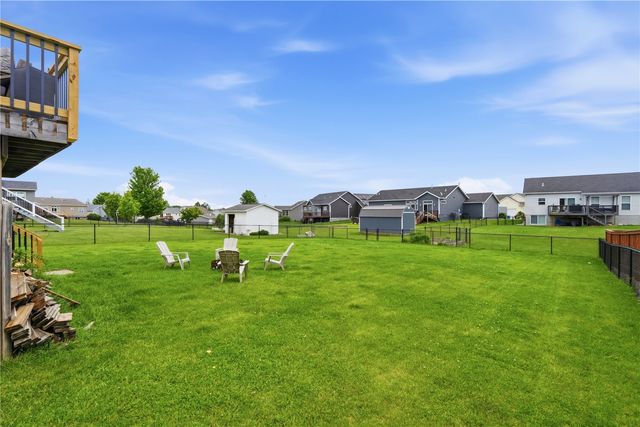 2413 Radcliffe Drive SW, Cedar Rapids, IA 52404