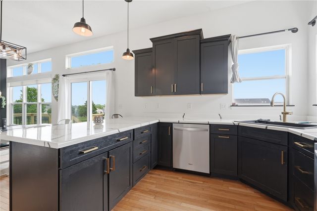 2413 Radcliffe Drive SW, Cedar Rapids, IA 52404