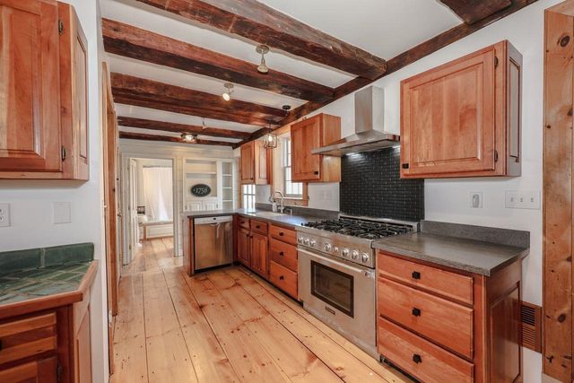 1 Cemetery Road, New Boston, NH 03070