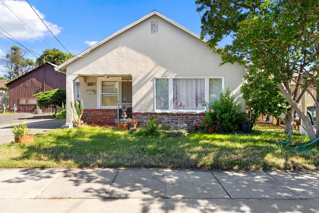 2145 Perkins Way, Sacramento, CA 95818