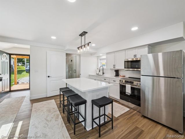 8980 Dexter Pinckney Road, Pinckney, MI 48169