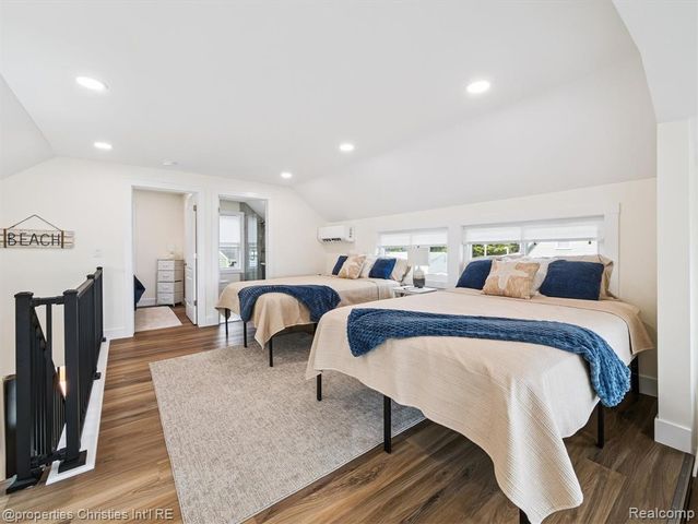 8980 Dexter Pinckney Road, Pinckney, MI 48169