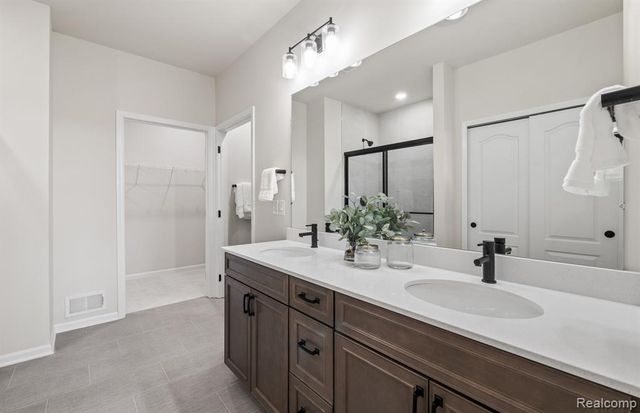 3069 Wyvern, Lake Orion, MI 48259
