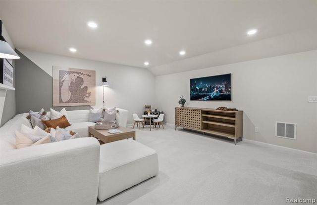 3069 Wyvern, Lake Orion, MI 48259