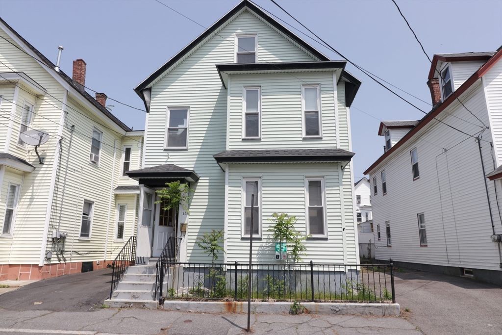 158 Concord St, Lowell, MA 01852