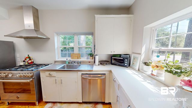 300 Bromley Pl, Mobile, AL 36606