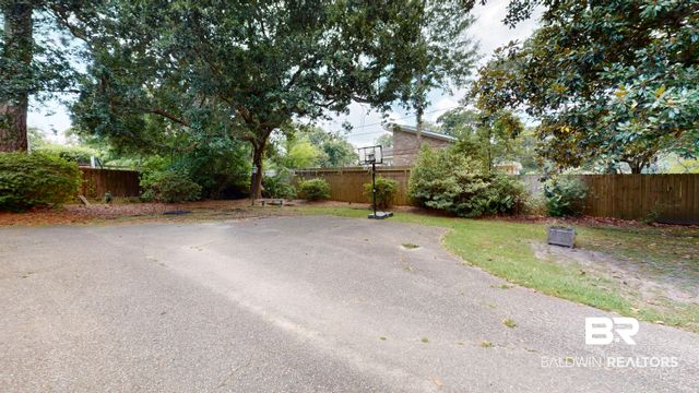 300 Bromley Pl, Mobile, AL 36606