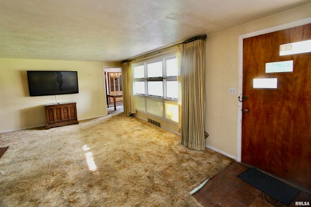 6210 N NORTHMOOR Court, Peoria, IL 61614