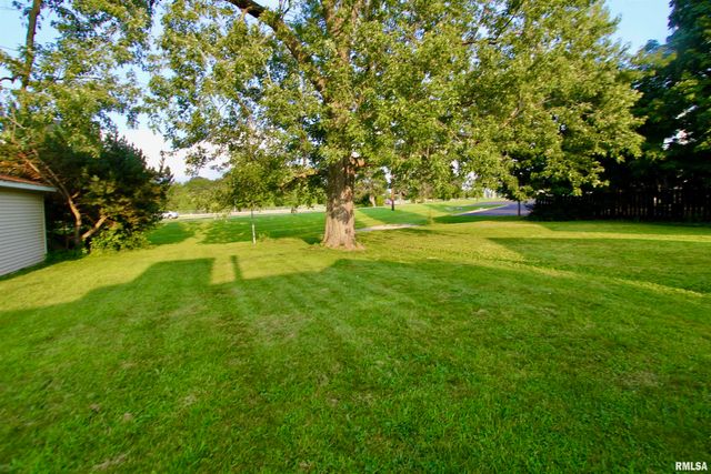 6210 N NORTHMOOR Court, Peoria, IL 61614
