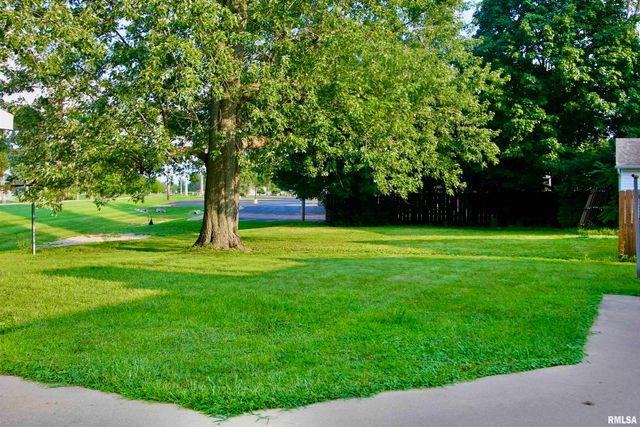 6210 N NORTHMOOR Court, Peoria, IL 61614