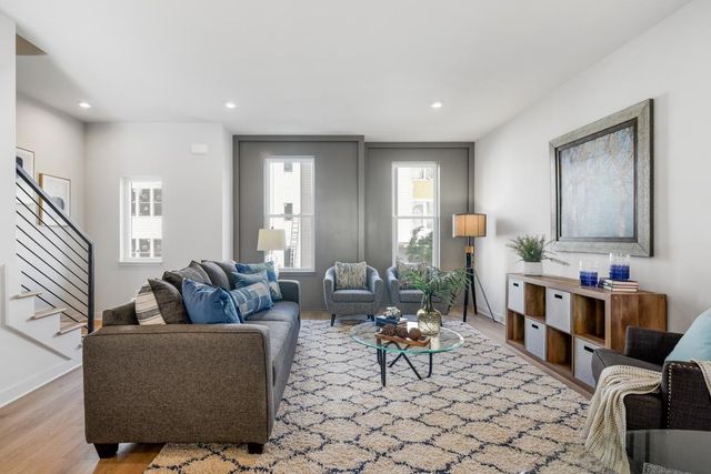 330 E Village Ln, Nashville, TN 37216