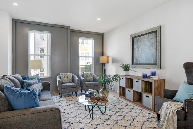 330 E Village Ln, Nashville, TN 37216