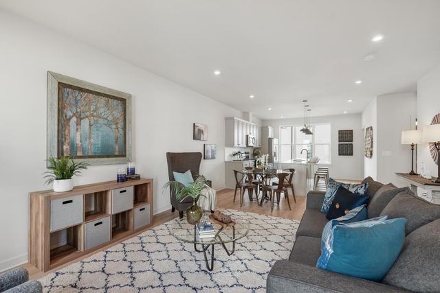 330 E Village Ln, Nashville, TN 37216