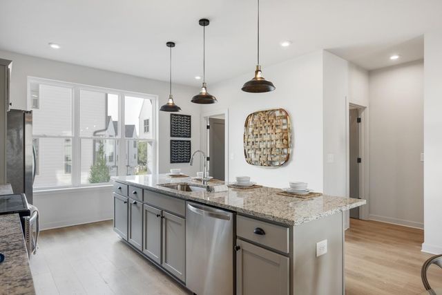 330 E Village Ln, Nashville, TN 37216