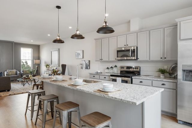 330 E Village Ln, Nashville, TN 37216