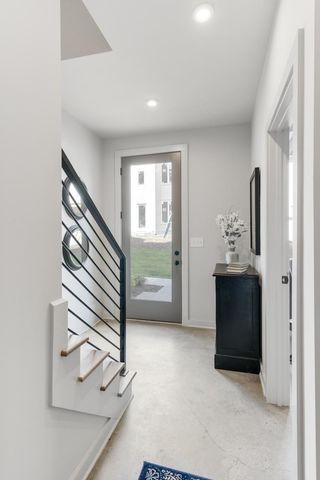 330 E Village Ln, Nashville, TN 37216